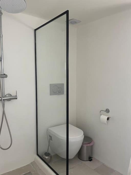 Cozy, Spacious, Newly Renovated Flat In Adamas Kültér fotó