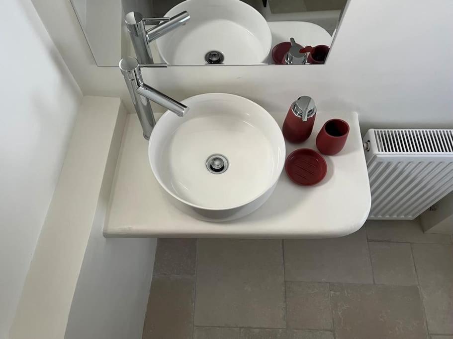Cozy, Spacious, Newly Renovated Flat In Adamas Kültér fotó